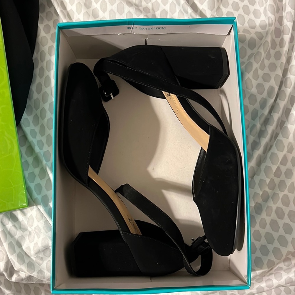 I’m selling heels